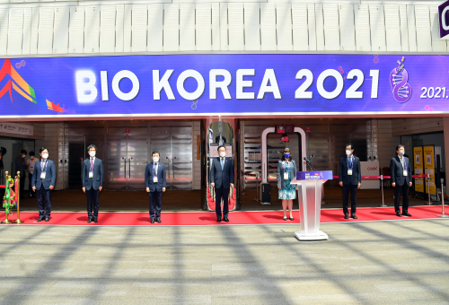PM attends convention on biotech industry 