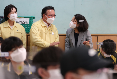 PM inspects school quarantine