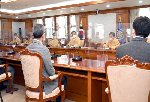 PM meets virus experts