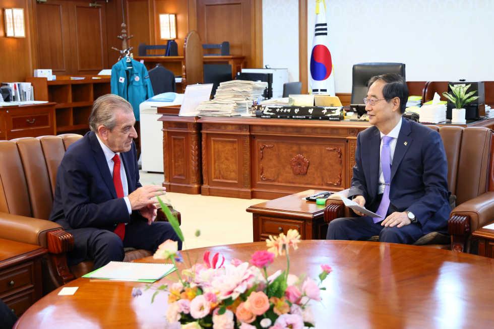 PM meets former President of Chile