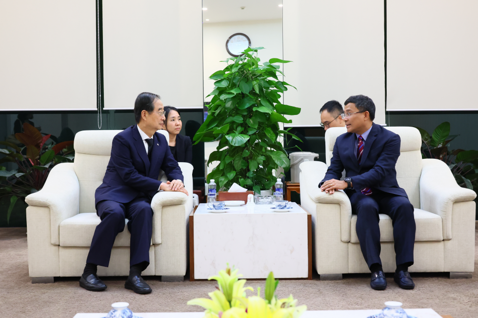 PM visits Hanoi, Vietnam