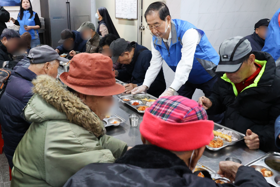 PM's voluntary activity at soup kitchen