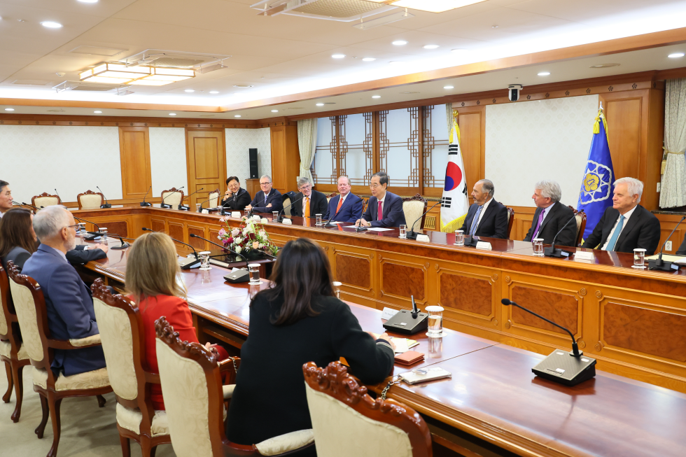 PM meets head of the Limited U.S.-Korea Business Council