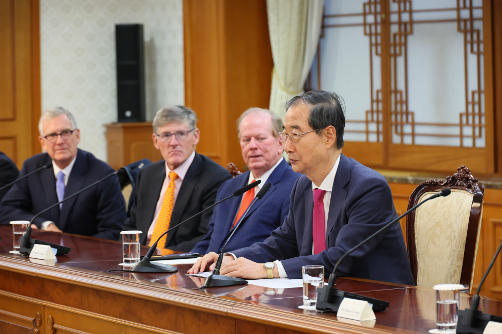 PM meets head of the Limited U.S.-Korea Business Council