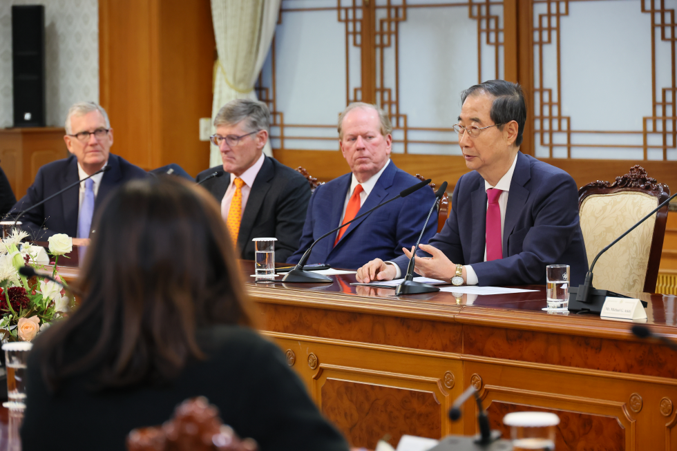 PM meets head of the Limited U.S.-Korea Business Council