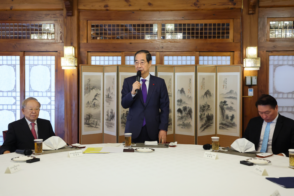 Acting President and Prime Minister meets Korean business leaders