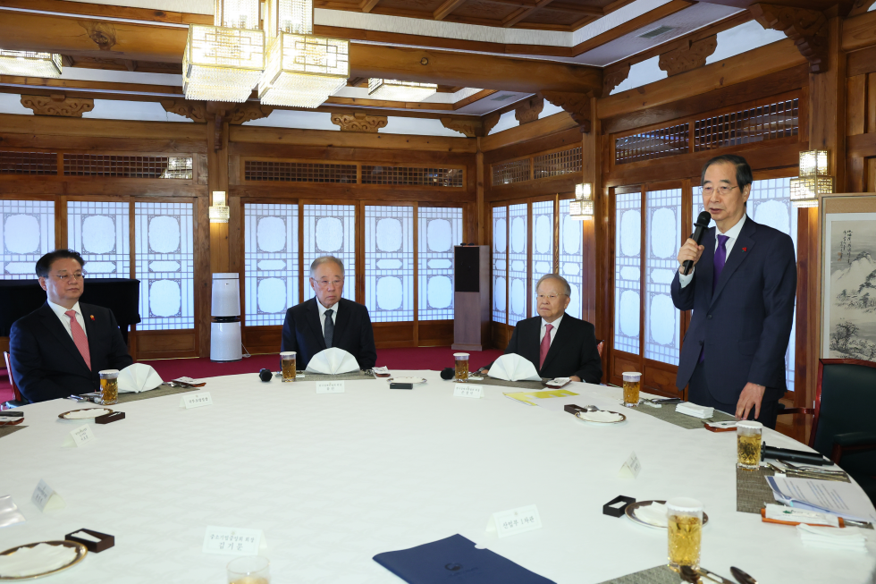 Acting President and Prime Minister meets Korean business leaders