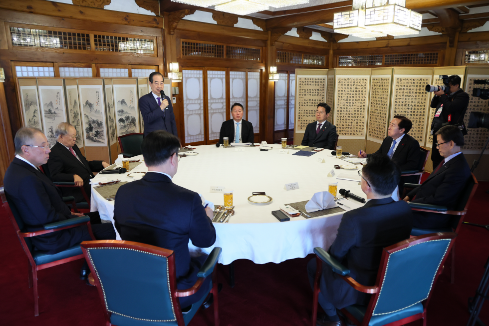 Acting President and Prime Minister meets Korean business leaders