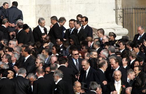 교황 요한 바오로2세 장례식 참석6(베드로 성당앞 광장