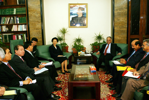 마흐무디 리비아 총리와 회담