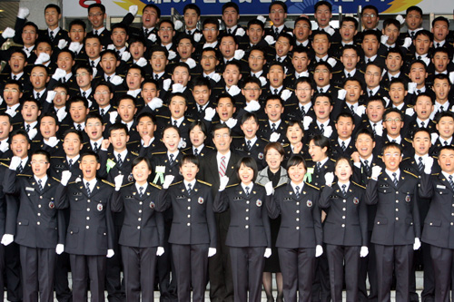 07.3.21(수) 권오규 총리직무대행 제23기 경찰대학 졸업식 참석