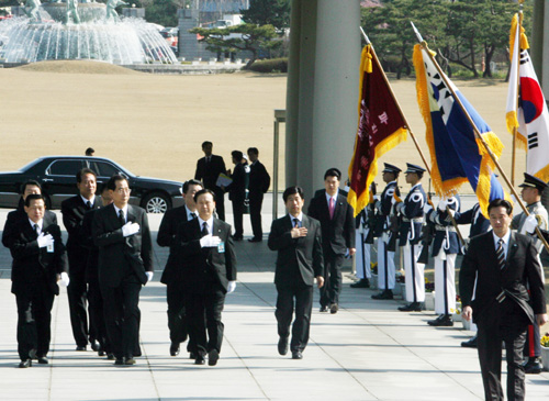 07.4.4(수) 한덕수 총리 국립묘지 참배