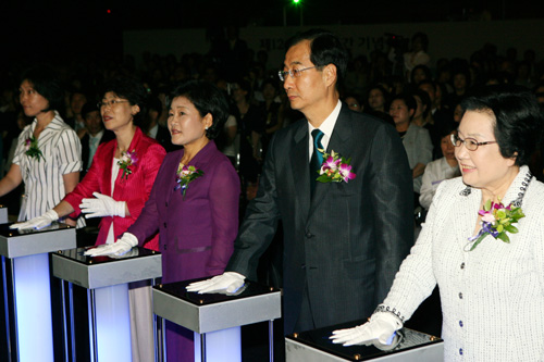 07.7.4(수) 제12회 여성주간 기념행사 참석
