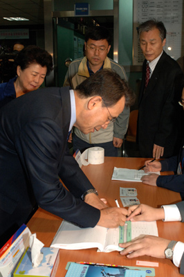 한승수 총리 제18대 국회의원 선거 투표