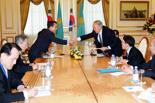 한승수총리 나자르예프 카자흐스탄 대통령 예방