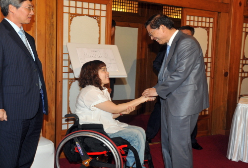 김 총리, 장애인고용 모범업체 관계자들과 오찬