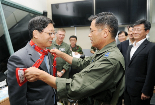 김 총리, 공군작전사령부 방문