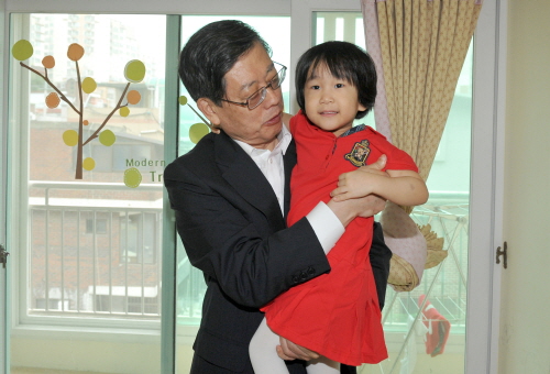 김 총리, 아동복지시설 방문