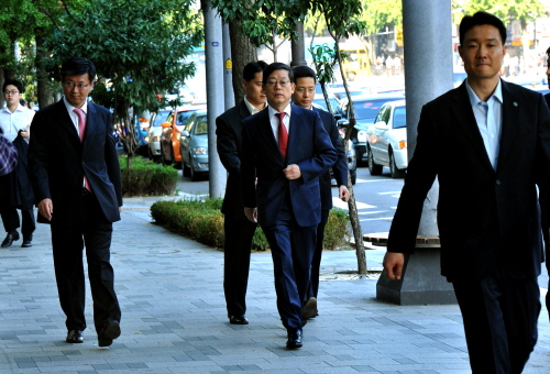 김 총리, 도보 출근