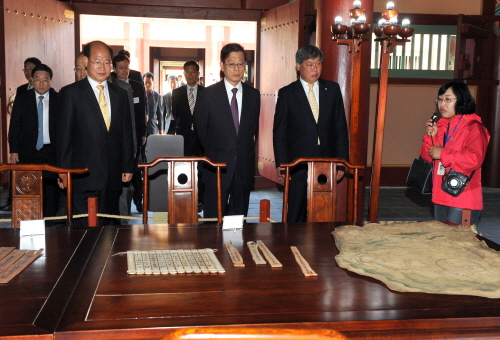 김 총리, 부여박물관 방문
