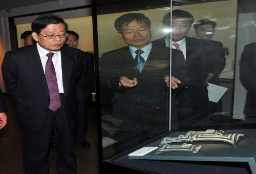 김 총리, 부여박물관 방문