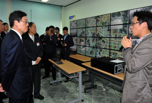 김 총리, 청년창업사관학교 방문