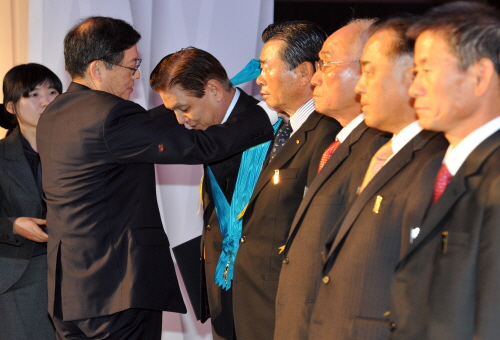 김 총리, 제25회 섬유의 날 참석