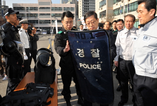 김 총리, 서울지방경찰청 기동본부 방문
