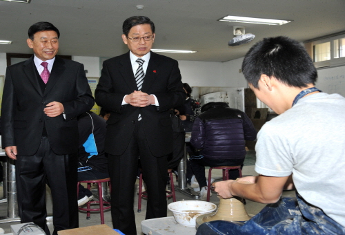 김 총리, 소년보호시설 방문