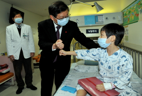 김 총리, 서울대학교 어린이병원 방문