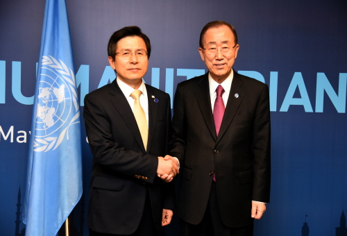 PM Hwang attends global humanitarian summit