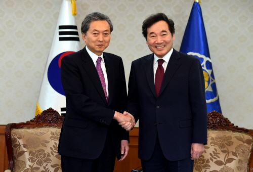 Prime minister meets ex-Japanese prime minister