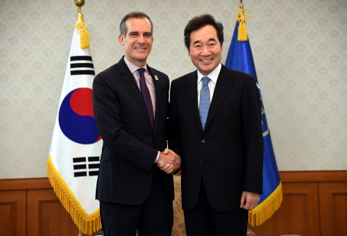 Prime minister meets Los Angeles mayor