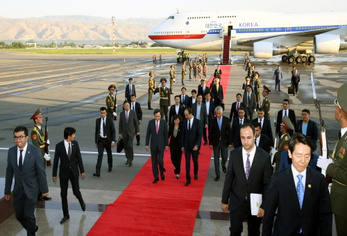 PM visits Tajikistan