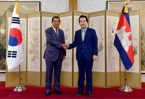 PM meets Cambodian leader