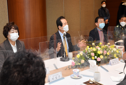 PM encourages medical experts in Daegu