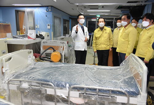 PM checks hospital beds amid resurgent virus