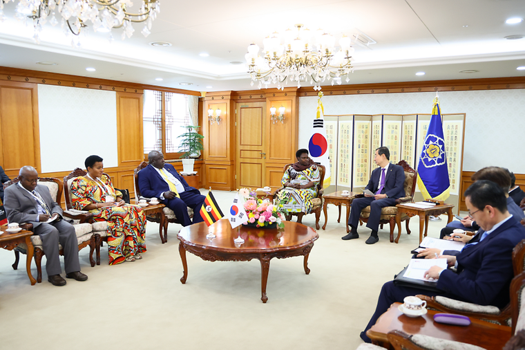 PM meets Vice President of Uganda