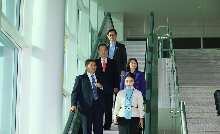 인도네시아 대통령 취임식 참석 출국