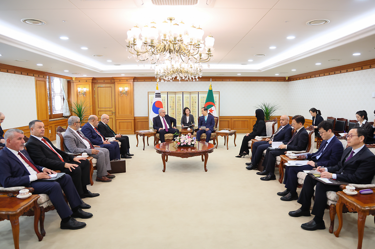 PM meets Speaker of the House of Representatives of Algeria