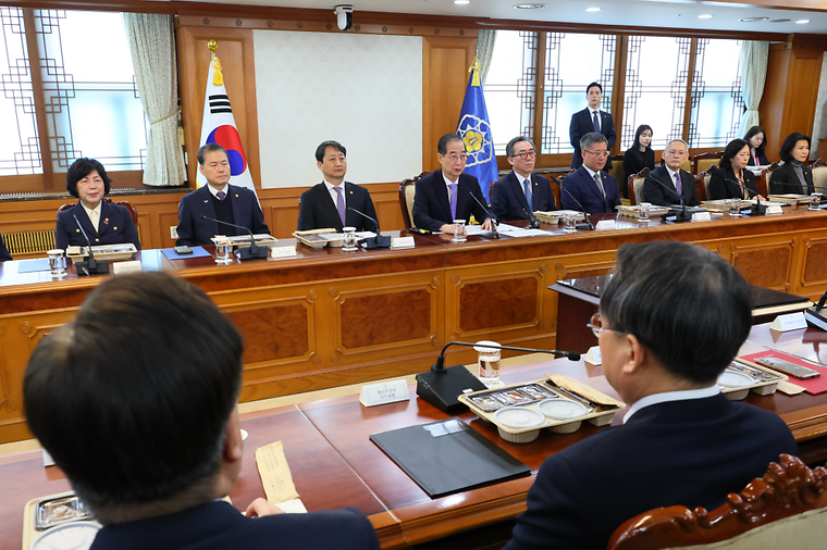 Acting President and PM meets Cabinet members