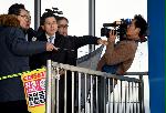 Hwang checks on preparations for PyeongChang Olympics