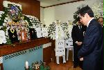 Paying respects to the late Kim Chang-ho, a policeman who died on duty