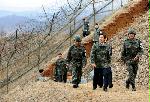 Acting president visits border military unit