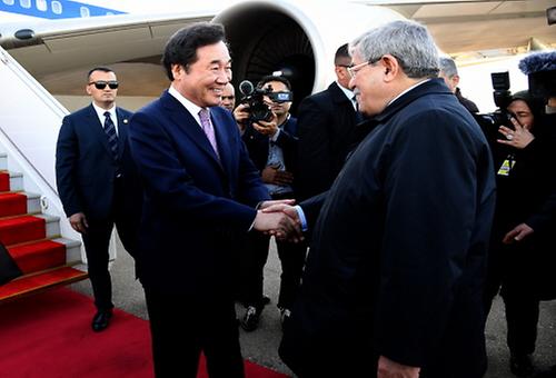 PM arrives in Algiers 