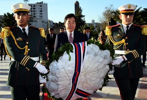 PM visits Martyrs' Memorial, Algiers
