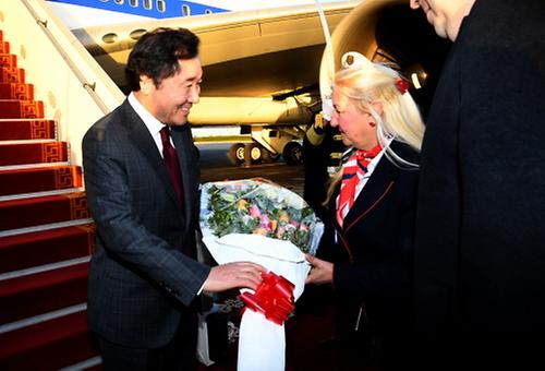 PM arrives in Tunisia