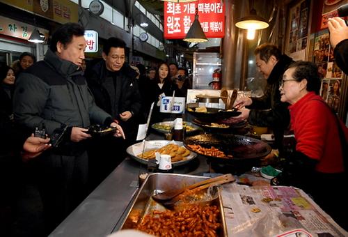 PM visits Tongin Market   