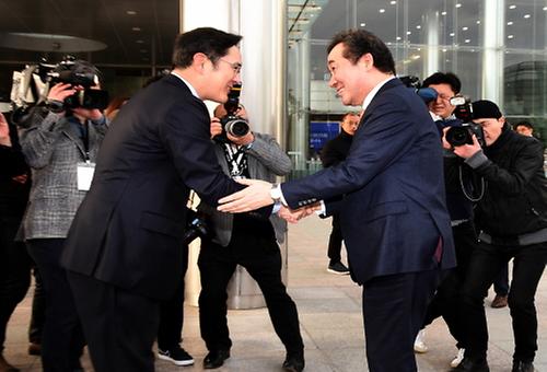 Prime minister visits Samsung Electronics plant