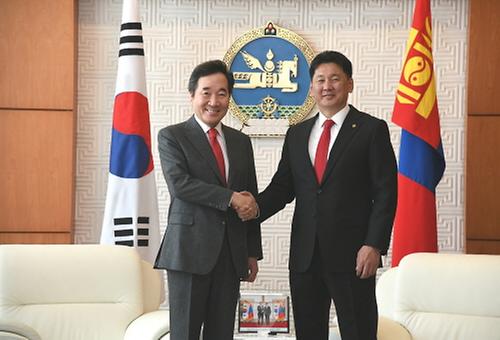 PM meets Mongolian PM Ukhnaagiin Khurelsukh